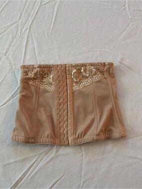 ******* Nude Lace-Trim Waist Cincher Shapewear *******